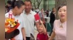 直击甘肃高考首日　花式应援名场面暖得嘞