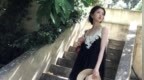 杨超越晒户外美照 穿蕾丝吊带裙元气满满