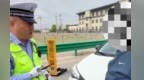 拿摩托车驾照开汽车　这人凉凉