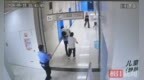 孩子误食药物突发不适 民警背起孩子狂奔急诊室