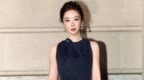 杨紫亮相白玉兰提名晚宴 蓝裙搭配盘发凸显优雅格调