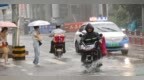 武汉街头开启“泼水模式”