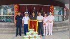 湖北一居民家中起火 冲进来一群“白大褂”！