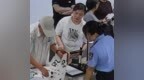 安徽88岁大爷手书“不忘初心”送至窗口工作人员，网友热议