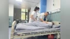 男子连熬5天看球血压爆表 专家提醒：熬夜酗酒易诱发高血压危象