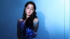 迪丽热巴身穿蓝色透视纱裙变身美人鱼
