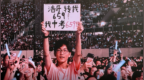 演唱会上，歌迷举牌称“中考659分，求转659元”，李荣浩立刻安排转账
