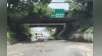 南昌经开区041县道路面破损 过往车辆频遭“底盘重击”