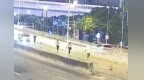 酒精棒一亮酒驾司机撒腿就跑 武汉交警当场拿下