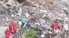 凤凰直击彭水救援现场：山体泥土含水量很大，救援人员刚下山就发生二次垮塌