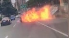 轿车遭撞击后瞬间爆燃起火，车主讲述逃生全过程