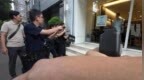 台湾一教授连砍20刀残杀连襟，警方开4枪压制
