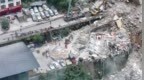 重庆彭水山体垮塌，视频记录满载乘客的中巴被巨石泥土掩埋