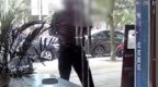7旬老头进路边广告店称找小姐，还有人在店里欲脱裤子，女店主曝光反被网友指责