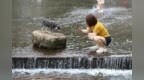 安徽庐江：亲子谷里享清凉