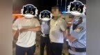 惊险！毒贩猛踩油门暴力冲卡 民警一招“瓮中捉鳖”