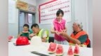 抚州南丰：一把西瓜，一份清凉，一份关爱（图）