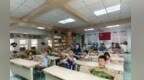 趣味课桌舞“舞动”假期　甘肃灵台托管班里欢乐多
