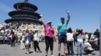 外国人拥入，“中国人活在2050年”