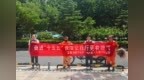 广发银行济宁分行营业部针对环卫工人开展保险公益宣传活动