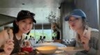 宋茜张佳宁分享聚餐合照休闲治愈松弛感满满