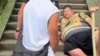 343斤网红登峨眉山晕倒被担架抬下，拿命换流量的生意该歇歇了