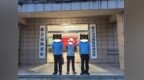 在工作台旁边工作边吸烟 新余一工厂工人被行拘