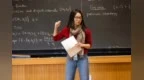 数学女神王虹极简穿搭领“数学诺贝尔”，高知风绝了！