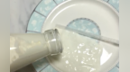 孕妇疑饮用变质牛奶后突发急性肠胃炎要求处置被拒，阳光乳业：需证明由该瓶牛奶导致