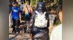 36℃高温天穿羽绒服爬山？ 景区回应