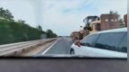 刀片式插入 猛烈撞击！湖北警方提醒：“刀片超车”太危险了