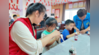 宿州市埇桥区三八街道：染韵非遗 妙手童心—三八街道港利社区开展扎染手帕亲子手工活动