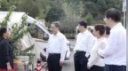 贵州省委书记在房车露营基地与游客交谈
