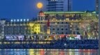 松花江畔的“C位”担当：从庄严集会到青春之约，从健身舞台到流量窗口，防洪纪念塔广场，承载几代人的江畔时光