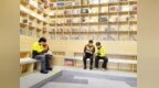 河北秦皇岛：骑手写下微心愿 商圈建起读书角