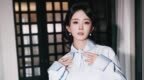 杨幂职场OL风造型释出 尽显熟女风情