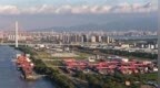 九江：集装箱码头作业忙（图）