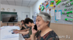 谁在家门口教我爸妈“玩”手机