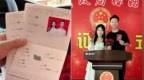 李敏嫁给了李敏，两人同年出生，家住同一个县城，读的大学只隔了一条街