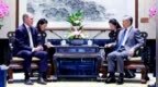 王毅会见美国驻华大使庞德伟