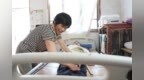 “我要是不要你，就没人疼你了”新余姐姐36年守护瘫痪弟弟