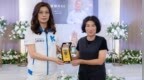 郑丽文赴台东吊唁客家大佬饶颖奇，追赠国民党华夏一等奖章