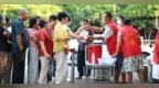 江西“90后”退役军人在医院门口送免费爱心晚餐 温暖求医路（图）