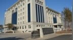 73岁男子酒后踢踹倒地同伴十余脚，致对方颅脑损伤死亡，获刑11年半