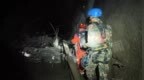 中方专家与尼泊尔方面合作，协助开展灾区隧道探查和搜救