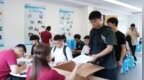 200亿龙头，被107个应届生上了一课