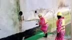 泰国人员清理锈迹斑斑的“林肯”号航母
