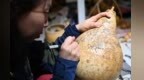 非遗传人玩转针尖乾坤　葫芦方寸间刻下众生相
