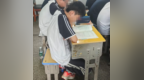 安徽一初三男生脊背难以挺直，桌椅无法适配高个子学生引关注