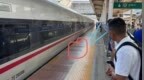 南宁站一男子突然跳轨，旅客讲述事发经过